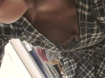 【盗撮動画】乳首GET成功の好例。モデル級スタイルの美人ショップ店員完全攻略映像（パンチラもあるよ）の画像