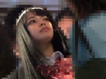 【盗撮動画】この黒髪正統派美少女JKがこれから乗る通学電車でめちゃくちゃに痴漢されるという事実…の画像