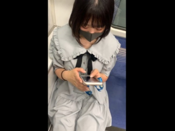 【盗撮動画】一見不可能に思える黒髪JDのパンチラ/ブラチラを完全攻略してしまう撮り師の画像