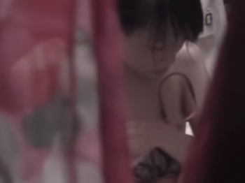 【盗撮動画】エッチな下着の独り暮らし女子の秘密のプライベートオナニーを激撮の画像