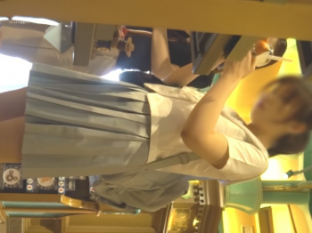 【盗撮動画】こんなに素朴な制服娘でも逆さ撮りしたらスカートの中は激しくスケベだという事実の画像