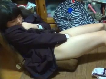 【盗撮動画】家庭内盗撮。学校でモテモテの美少女の妹が家ではこんなオナニーしてるとか誰も思わないよなの画像
