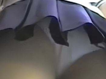 【盗撮動画】ガチ注意。コミケ会場でパンチラ盗撮したら白パン率の高さにビビったｗの画像