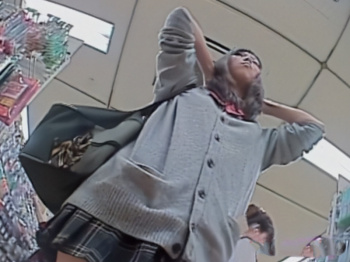 【盗撮動画】ギャル&JK中心！ニーハイ全盛期のスタイル抜群の10代素人娘パンチラの画像