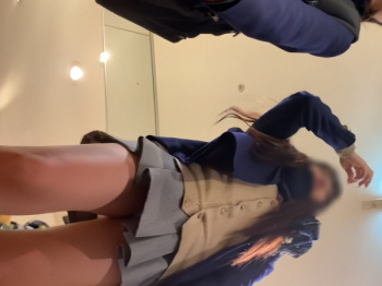 【盗撮動画】学年カースト最上位のギャルJK（白パン）、逆さ撮りパンチラでお仕置きされるの画像