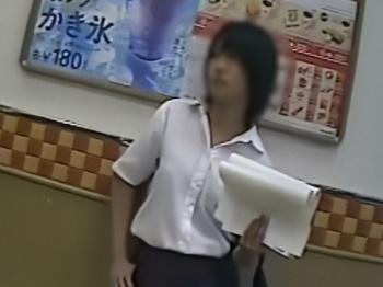 【盗撮動画】普通に可愛い放課後の制服女子生徒さん、こうやってパンチラを盗み撮られていたの画像