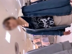 【盗撮動画】声掛け→胸チラ→しゃがみパンチラ（陰毛透け）で完全攻略される激カワ女子生徒さんの画像