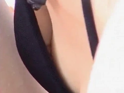【盗撮動画】ビキニギャルの乳首見え連発の名作胸チラ動画。レジャープール撮影中心の例のやつですの画像