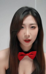 [AIエロgif]stripchatのエロライブっぽい赤リボンさんのショート動画の画像