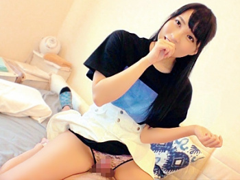 【俺の宝箱】素朴な女の子をナンパ🌁 清楚な女の子のお宅にお邪魔して、DTに美乳を揉ませて手コキとフェラ🌁 勃起した乳首を吸わせた後、バックで寝て本番体勢で挿入されるの画像