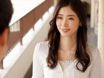 【無料で お試しエロ動画 俺の宝箱】素朴なアパートの隣に引っ越してきた人妻の妖艶な誘惑～甘い囁きに誘われ、指示に従った美しい妻に...。の画像
