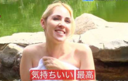 白人金髪美女が日本のリゾートホテルにテンション上がっておもむろに脱ぎだし・・・・・・の画像