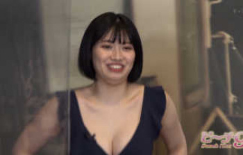 【ビーチ9】セクシー女優・石原希望の水着でお尻にポンプを食い込ませる姿が完全に騎乗位ｗｗｗｗｗの画像