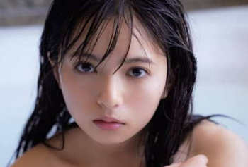 齋藤飛鳥　ヌード画像！衝撃の入浴ヌードで美少女アイドルが脱いだ！素っ裸でシーツに！の画像