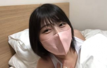 ベッドの上で生着替えする美女がエロ下着を披露wwwwwwの画像