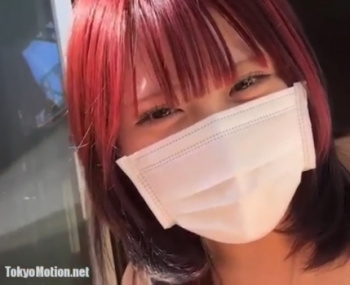【ライブチャット動画】赤髪の素人美人がベランダでむっちりエッチな体を自撮りで映し誘惑たまらないエロ配信ｗｗｗの画像