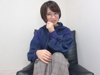 素人】ショートカットの地味メガネっ娘が悶絶イキ！膣穴を執拗に突かれ、マッサージでアヘらせる！【天鹿】の画像