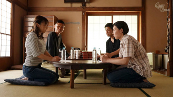 【咲月芽衣】「夫には言えない…」町内会の男達と禁断の関係に陥った巨乳妻の秘密の時間【エロ動画 天鹿】の画像