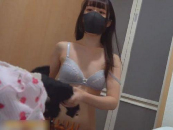 【盗撮】清純ミニ乳首映り込み♡まさにロリ美少女と言ったルックスの妹の着替えを脱衣所で隠し撮り！の画像