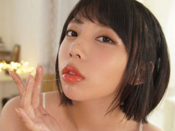 【安位カヲル】爆乳オッパイだけじゃない！唇も艶々プルルンな元グラビアアイドルのベロチュー3Pセックス！の画像