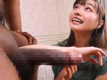 【花音うらら】自分の腕くらいある黒人ペニスに驚く美少女が子宮奥深くに捻じ込まれて絶頂悶絶！の画像
