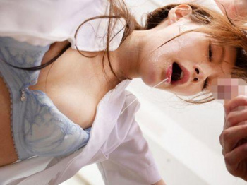 【相沢みなみ】超美形スレンダー美人ナースの顔面も歪む強烈イラマチオからの子宮内突き上げSEX！の画像