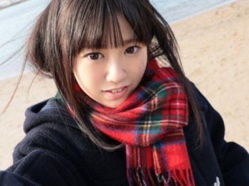 【東雲あずさ】学校さぼってオッサンたちを手玉に取ってSEXばっかりしてる清純ルックスの美少女！の画像