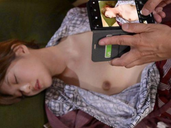 【相沢みなみ】出張先でゲス上司に泥酔させられて意識を失った美人女子社員が犯される一部終始！の画像