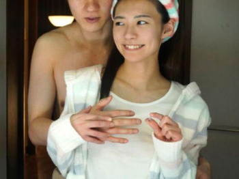 【東條なつ】美少女すぎる後輩女子社員の部屋にお邪魔して余りの可愛さに即ハメ浮気セックス！の画像