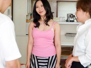 【朝陽えま】無自覚な誘惑で男を虜にする美人お姉さんに挿入を我慢できなったの画像