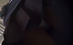 【動画5:04】電車内でJKのスカートの中を盗撮！【逆さ撮り】の画像