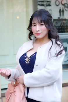 岩沢香代　品川でナンパされちゃったＦカップで美脚でお上品でセレブで人妻でどスケベなお姉さんの前編！！の画像