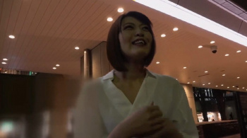 金曜の夜わお仕事帰りの疲れた人妻お姉さんだってハメを外してハメられてみちゃったりしたいものなんです！＃３の画像
