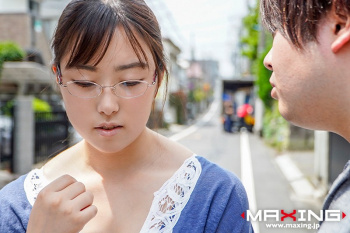 伊藤かえで　お隣さんのメガネの地味子なぽっちゃり系で大人しい女子大生お姉さんわホントわエッチに興味津々！！の画像