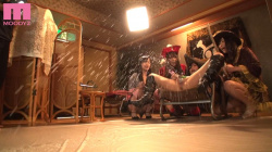 波多野結衣×琥珀うた×大槻ひびき×芹沢つむぎ いくらオンナ海賊だからって潮を吹きすぎでお部屋が沈没しますwwの画像