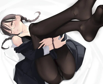 【画像】メガネが似合いすぎてる可愛い女の子の、エッチな画像がこちらw w w w w w w w w w w w w wの画像