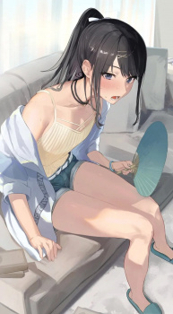 【画像】すらっと伸びたムチムチ太もも生足で、男の視線を集める女の子の画像