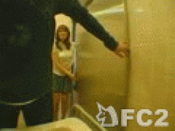 個人撮影●施設トイレで立ちバックでセックスしてるカップルの画像