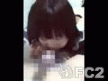 個人撮影●可愛い彼女に喉奥イラマさせて口内射精 素人フェラの画像