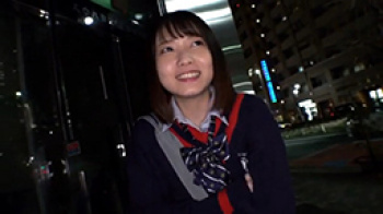 個人撮影●経験少ないウブなパイパン制服女子と中出しセックスの画像
