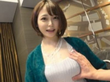 Gカップあんな ヤリたくてデリヘル嬢をやってるショートカット美人妻が即尺。極上テクニックのローション素股でいきなり射精させられてしまいますが本番交渉。後日待ち合わせしてハメ撮り決行。一心不乱にフェラチオから生挿入して巨乳を揺らして腰を振りまくる性豪妻がヤバイです。の画像