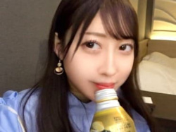 みずき22歳 会社の先輩と不倫中の新卒OLが気分一新でAV出演。かなりのオナニーマニアで電マで即イキ。濃厚キスからピンク色の乳首を吸われて感じまくり。潮吹き体質のため手マンでマンコ潮発射。チンポを挿入されるとハメ潮・イキ潮を撒き散らして絶頂しまくります。の画像