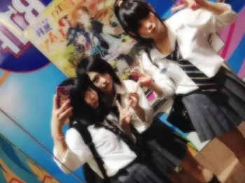 天然系女子高生たちが友達と悪ノリ!ちょっとムラムラしてくるおふざけエロ画像の画像