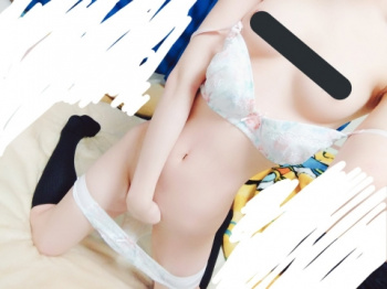 自らを慰めてる姿を撮影した素人女性達の自撮りエロ画像の画像