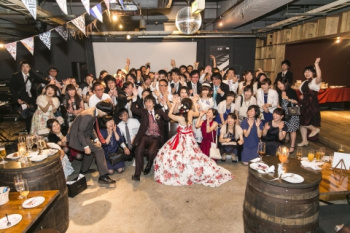 結婚式とか慣れないパーティードレスでパンチラしてる女子達の画像