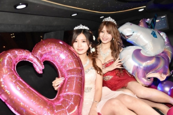 もはやパンチラスポットと化してるリムジンパーティーのエロ画像の画像