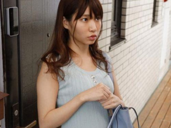【樋口みつは】隣人の浪人生に彼女のスレンダー美乳ボディが寝取られてハメられまくっていた！の画像