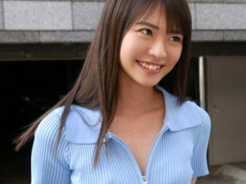 【東條なつ】スレンダー美少女の激カワスマイルで逆ナンされて射精を我慢できれば中出しSEX！の画像