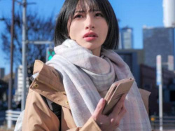 【宮島めい】ショートヘアが抜群にお似合いの美形美少女が複数のキモ親父と輪姦セックス!の画像