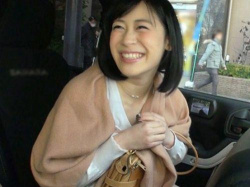 【素人】久々のセックスに興奮してニヤけ顔がエロい欲求不満の美人若妻とパコハメ撮影！の画像